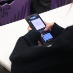 Fin de los celulares en las aulas: la Ciudad endurece la prohibición para secundaria