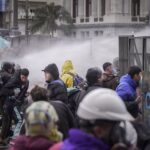 Congreso: reportan decenas de heridos y detenidos tras un violento operativo policial