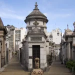 El Gobierno porteño licitó una bóveda en Recoleta para un café