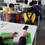 Los estudiantes porteños usan el celular más de 6 horas por día