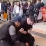 Tensión en Constitución: un joven fue reducido violentamente por la Policía al intentar saltar el molinete